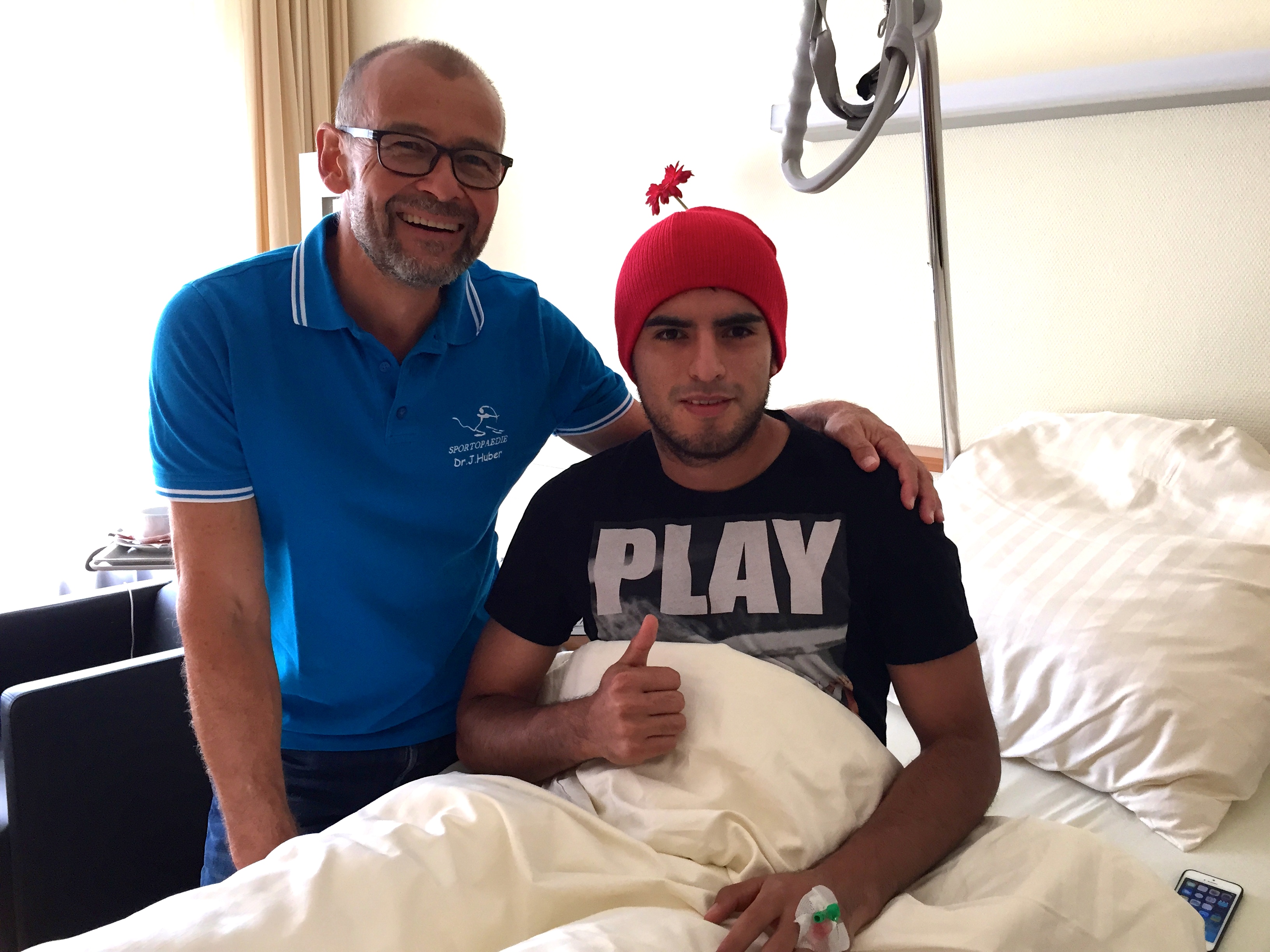 Carlos Zambrano von Eintracht Frankfurt bei Dr. Huber